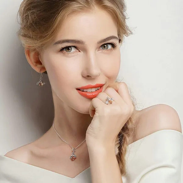 Khuyên Tai LiLi Jewelry Hình Con Ong Lili_244674 Màu Bạc - Vàng