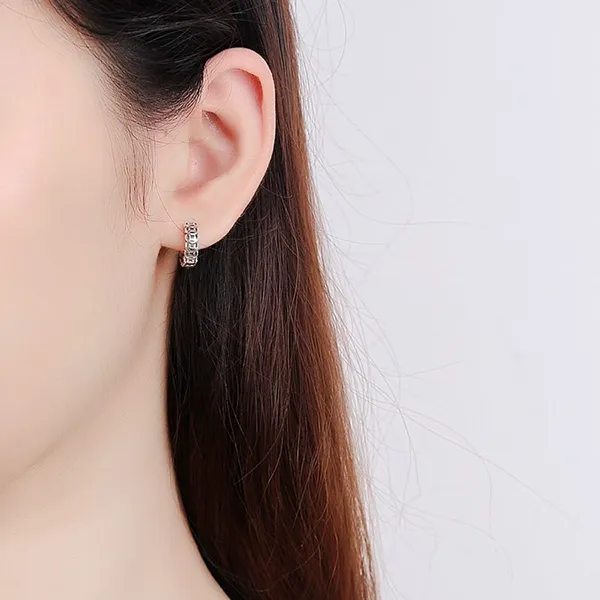 Khuyên Tai Unisex LiLi Jewelry Dạng Tròn Kim Tiền Lili_387354 Màu Bạc