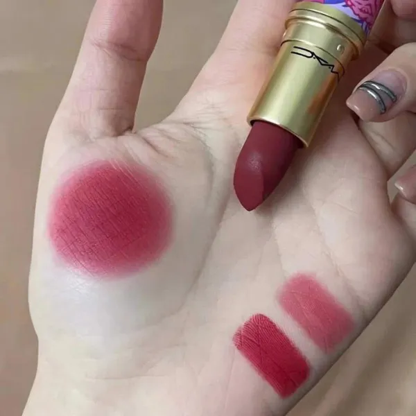 Son MAC Lunar Luck Powder Kiss Pure Luck Màu Đỏ Mận