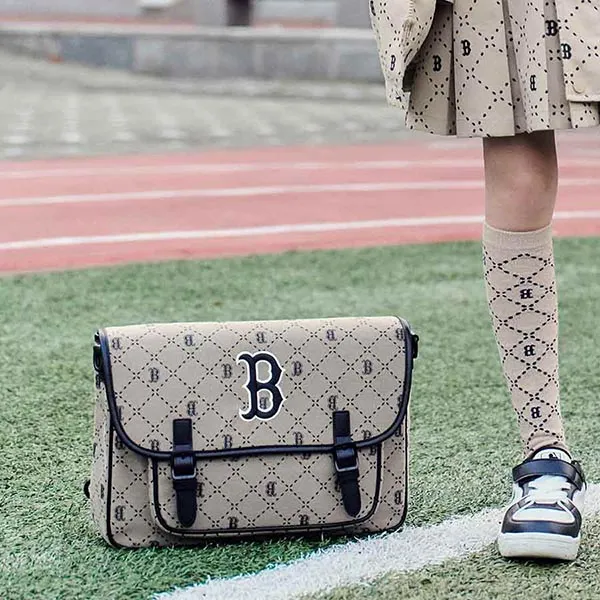 Túi Đi Học Trẻ Em MLB Diamond Monogram Jacquard Boston Red Sox 7ACRMD13N-43BGD Màu Nâu