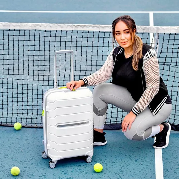 Vali Samsonite Freeform Carry-On Spinner Màu Trắng Size 20inch Có Khóa Số