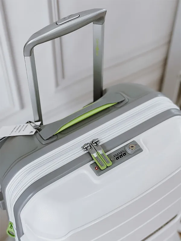 Vali Samsonite Freeform Carry-On Spinner Màu Trắng Size 20inch Có Khóa Số