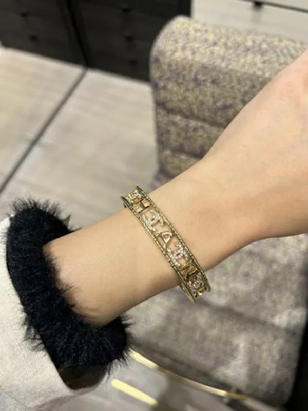 Vòng Đeo Tay Chanel Bracelet Màu Vàng Gold - Trang sức - Vua Hàng Hiệu