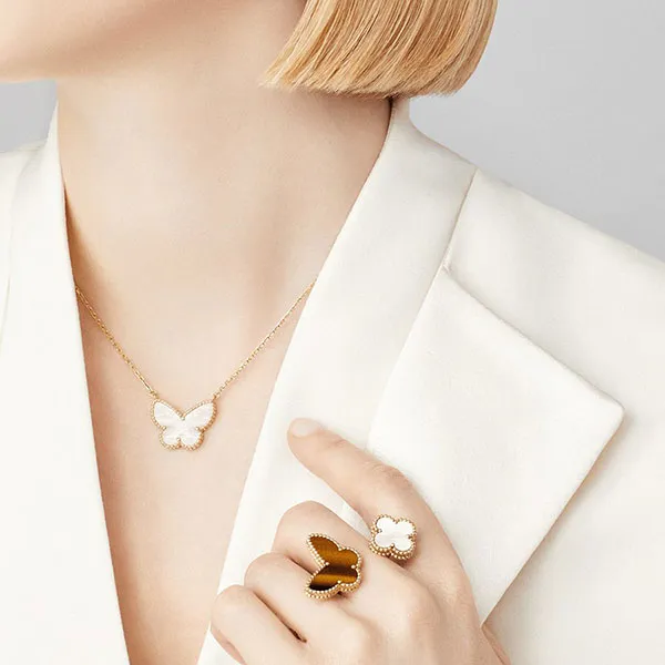 Dây Chuyền Van Cleef & Arpels Lucky Alhambra Butterfly Pendant 18K Yellow Gold, Mother-Of-Pearl Màu Vàng Gold Size 15mm (Chế Tác) - 4