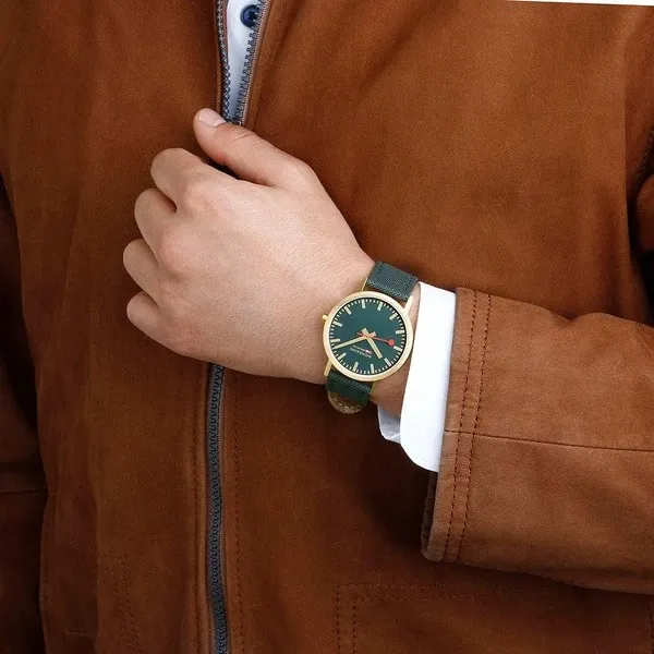 Đồng Hồ Nam Mondaine Classic Forest Green Golden A660.30360.60SBS Màu Xanh Vàng