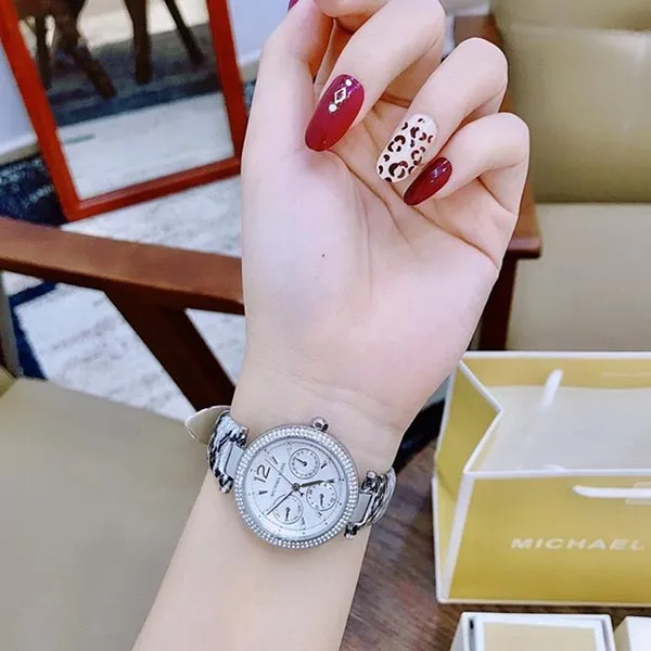 Mua Michael Kors Womens Interchangeable Watch Band 3840mm Compatible with  Apple Watch  Strap for Apple Watch Series 12345 stainless steel trên  Amazon Nhật chính hãng 2023  Giaonhan247