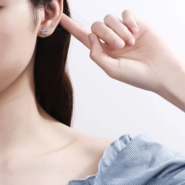 Khuyên Tai LiLi Jewelry Hồ Điệp Đính Kim Cương Moissanite Lili_665391 Màu Bạc - Trang sức - Vua Hàng Hiệu