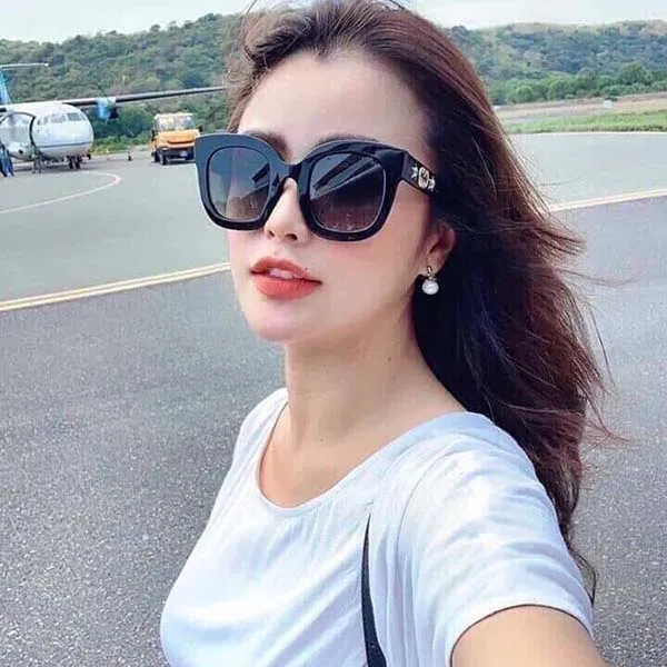 Kính Mát Gucci Square Sunglasses GG0208S 001 49 Màu Đen Gradient