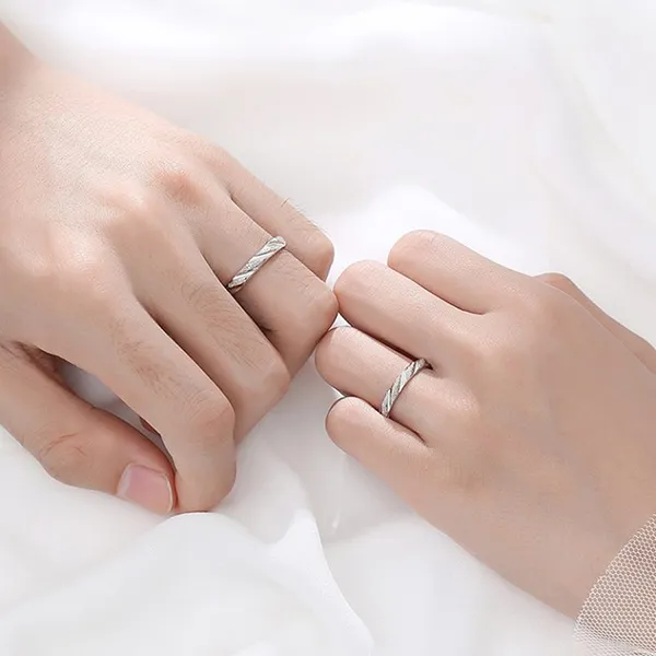 Nhẫn Đôi LiLi Jewelry Bạc Trơn Cách Điệu Erastus Lili_716164 Màu Bạc - Trang sức - Vua Hàng Hiệu