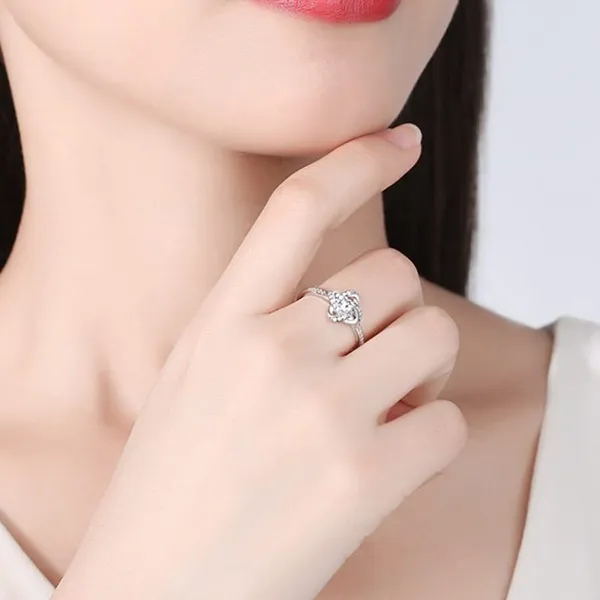 Nhẫn LiLi Jewelry Hình Cỏ Bốn Lá Đính Đá Cz Lili_372838 Màu Bạc