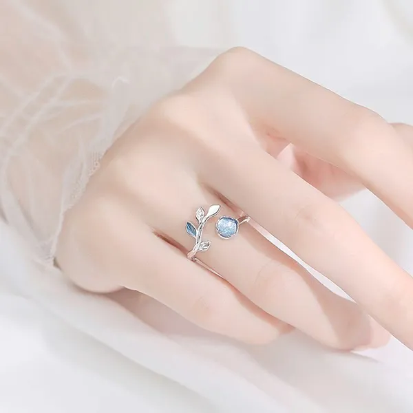 Nhẫn LiLi Jewelry Hình Lá Đính Đá Cz Lili_765887 Màu Bạc