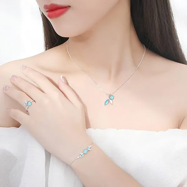 Nhẫn LiLi Jewelry Hình Lá Đính Đá Cz Lili_765887 Màu Bạc