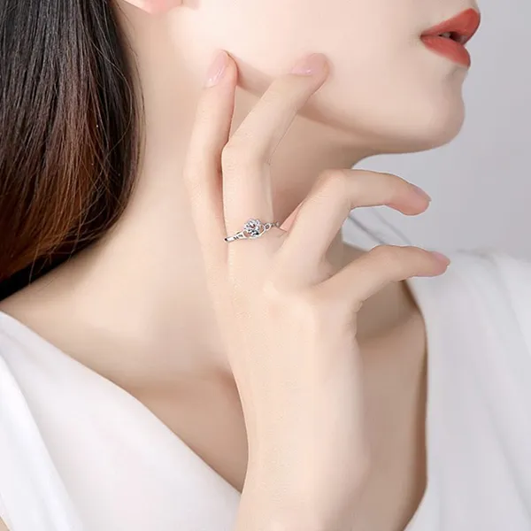 Nhẫn LiLi Jewelry Hình Vương Miện Đính Đá Cz Lili_155843 Màu Bạc