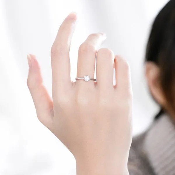 Nhẫn LiLi Jewelry The Queen Đính Đá Cz Lili_521264 Màu Bạc