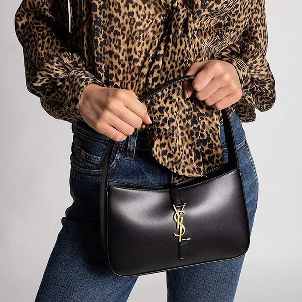 Túi Đeo Vai Nữ Yves Saint Laurent YSL Small 'Le 5 À 7 Hobo Bag In Smooth Leather Màu Đen