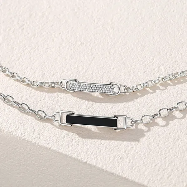 Vòng Đeo Tay Đôi LiLi Jewelry Mặt Đóng Mở Khắc Chữ Đính Đá CZ Lili_361965 Màu Bạc