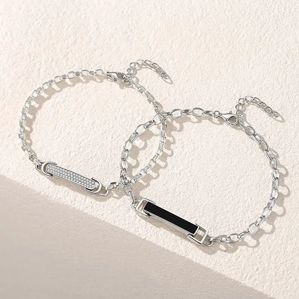 Vòng Đeo Tay Đôi LiLi Jewelry Mặt Đóng Mở Khắc Chữ Đính Đá CZ Lili_361965 Màu Bạc