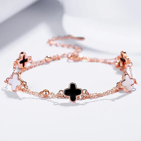 Vòng Đeo Tay LiLi Jewelry Hình Cỏ Bốn Lá Lili_527629 Màu Vàng Hồng Mặt Trắng Đen