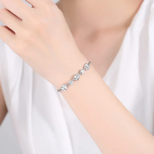 Vòng Đeo Tay LiLi Jewelry Hình Cỏ Bốn Lá Lili_661577 Màu Bạc