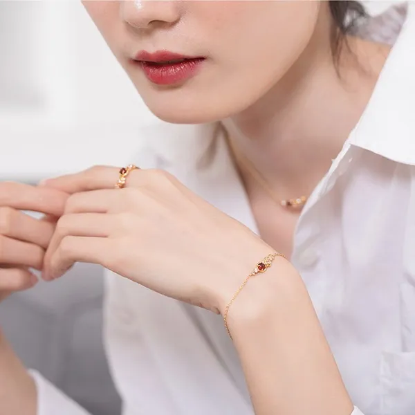 Vòng Đeo Tay LiLi Jewelry Rose Mạ Vàng Đính Đá Garnet, CZ Lili_886825 Màu Vàng Gold