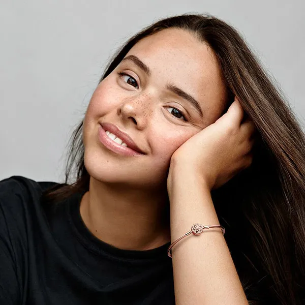 Vòng Đeo Tay Nữ Pandora Moments Sparkling Snowflake Clasp Bangle 582338C01 Màu Vàng Hồng Size 17