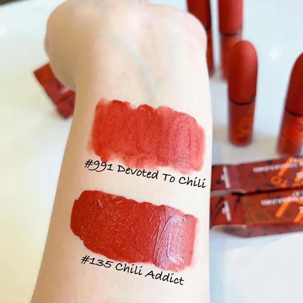 Son MAC Powder Kiss Liquid Lipcolour 991 Devoted To Chili Màu Đỏ Gạch