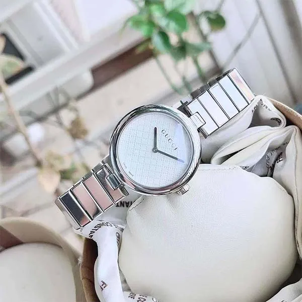 Đồng Hồ Nữ Gucci Diamantissima Mặt Tròn Dây Kim Loại YA141402 Màu Bạc