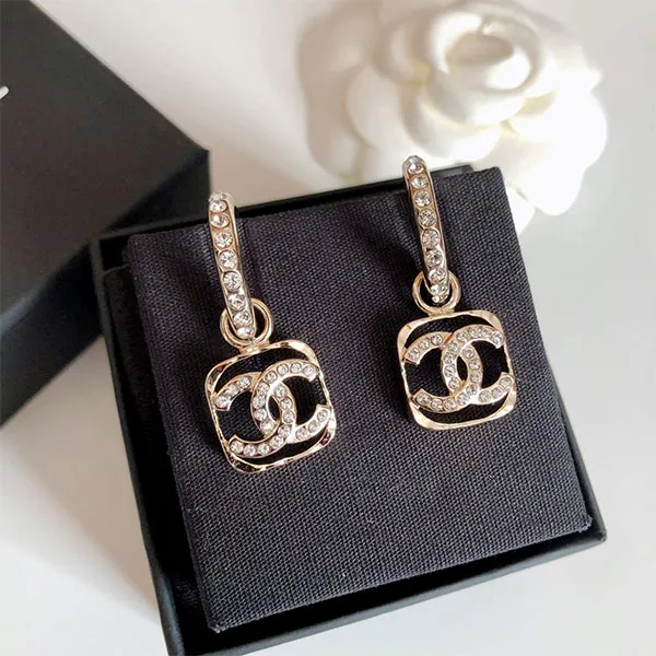 Khuyên Tai Chanel CC Logo Đá Vuông Màu Vàng Trắng