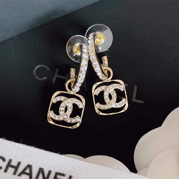 Khuyên Tai Chanel CC Logo Đá Vuông Màu Vàng Trắng