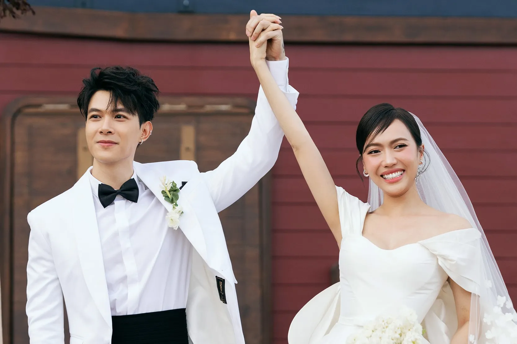 Bóc giá váy cưới lộng lẫy của Son Ye Jin