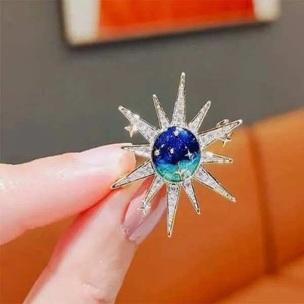 Cài Áo Meri Mặt Trời Xanh Xinh Xắn BR460 Màu Vàng Xanh