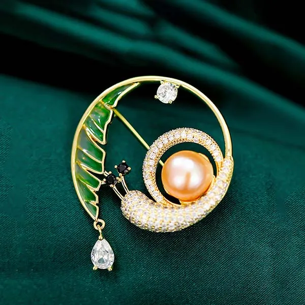 Cài Áo Meri Ốc Sên Vàng Khảm Đá Sang Trọng BR502 Màu Vàng Xanh