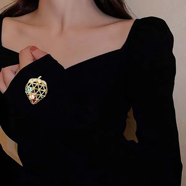 Cài Áo Meri Quả Dâu Xinh Xắn BR479 Màu Vàng