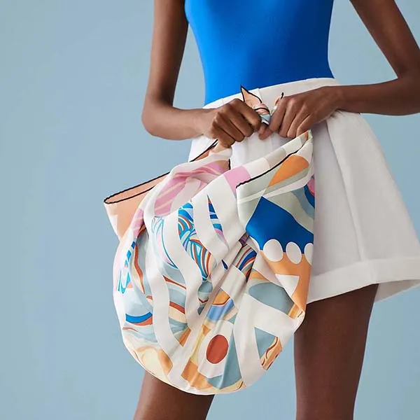 Khăn Hermès Carré 90 Le Rêve De Julia Beige Rose / Bleu / Rose Phối Màu