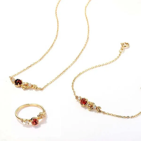 Set Dây Chuyền, Vòng Tay Và Nhẫn Đính Đá Garnet Hoa Hồng LILI_854443 Màu Vàng