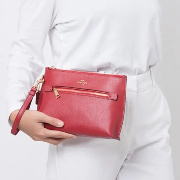 Túi Cầm Tay Coach C0113 Rowan Pouch Màu Đỏ