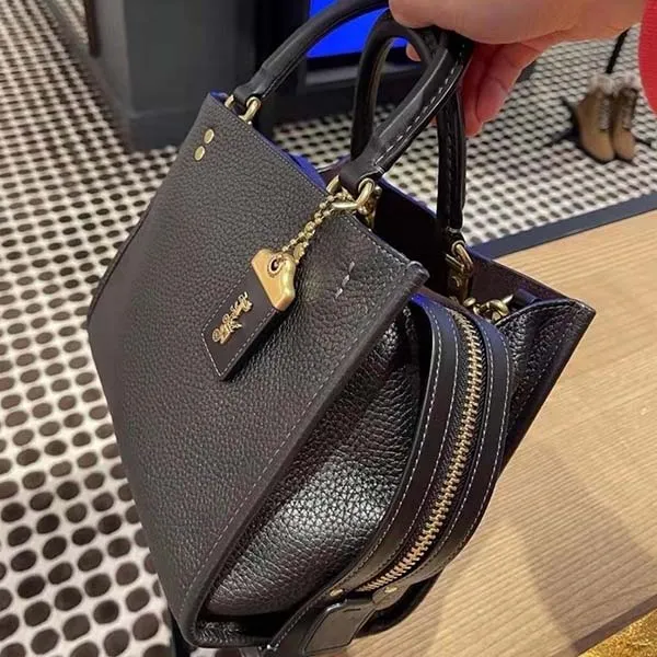 Túi Đeo Chéo Nữ Coach Rogue 25 In Regenerative Leather C3877 Màu Đen