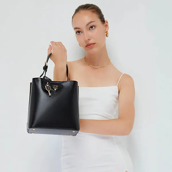 Túi Đeo Chéo Lyn Astraea M Bucket Bags LL23CBF169 Màu Đen