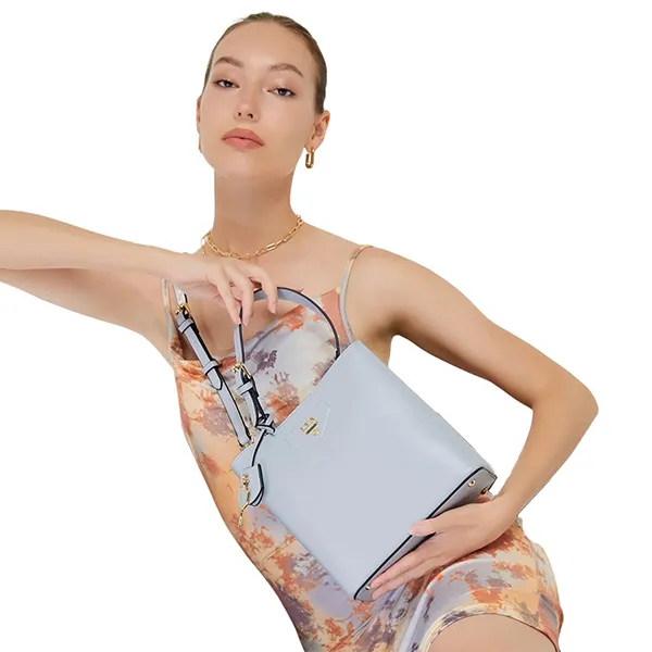 Túi Đeo Chéo Lyn Astraea M Bucket Bags LL23CBF169 Màu Xanh Nhạt
