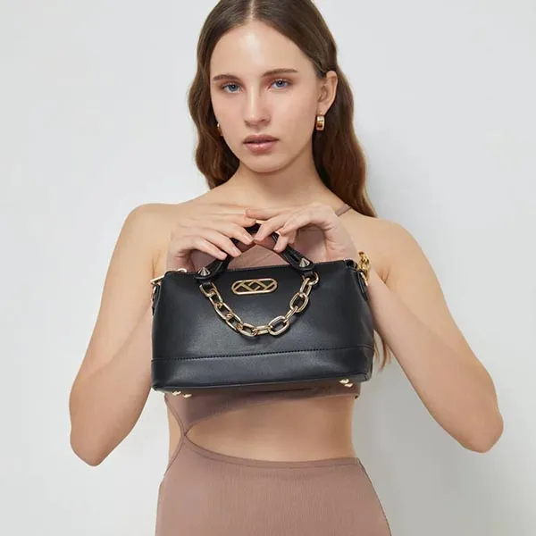 Túi Đeo Chéo Lyn Tabi M Handbags LL23CBF009 Màu Đen