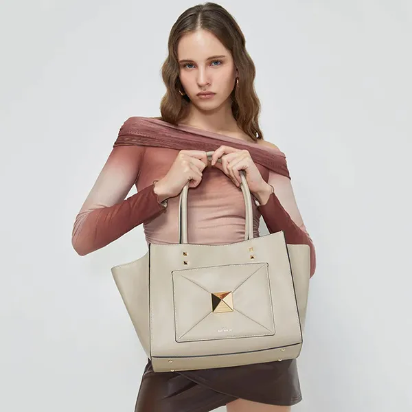 Túi Xách Tay Lyn Lunar L Tote Bags LL23CBF001 Màu Beige