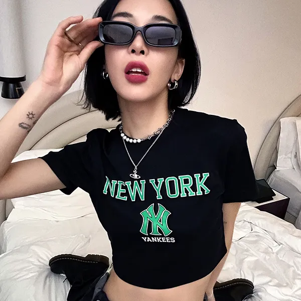 Áo Croptop Nữ MLB Varsity Crop New York Yankees 3FTSV0333-50BKS Tshirt Màu Đen Size S