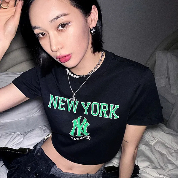 Áo Croptop Nữ MLB Varsity Crop New York Yankees 3FTSV0333-50BKS Tshirt Màu Đen Size S
