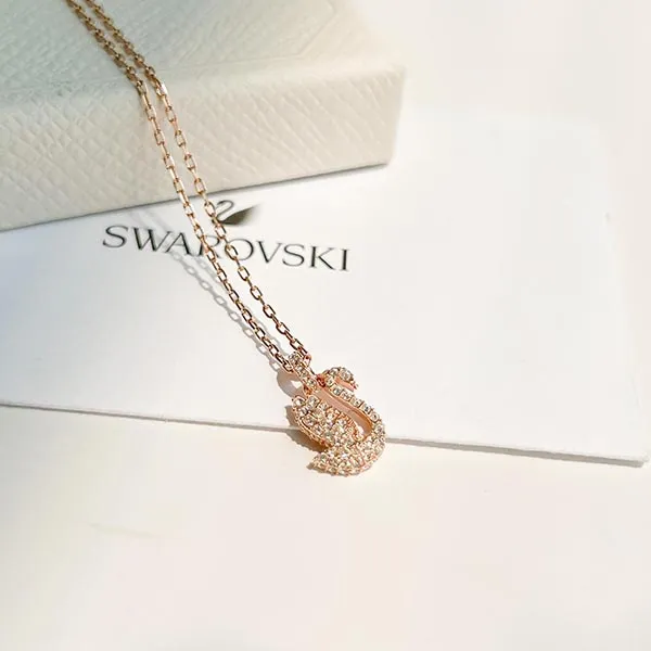 Dây Chuyền Swarovski Iconic Swan Pendant Swan, Small, White, Rose Gold-Tone Plated 5647555 Màu Vàng Hồng