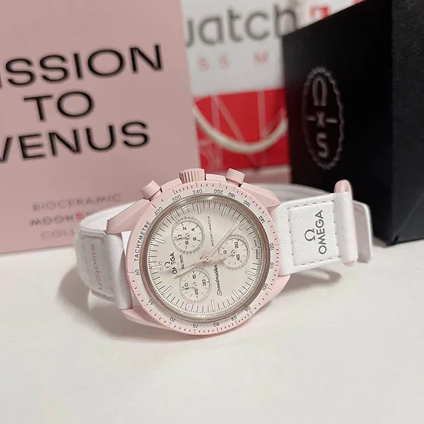 Đồng Hồ Omega MoonSwatch Mission To Venus SO33P100 Màu Kem Hồng