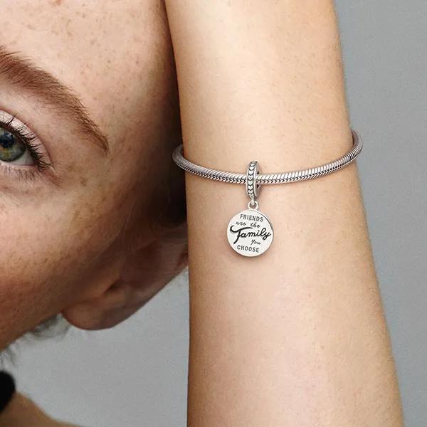 Hạt Vòng Charm Pandora 798124EN16 Charm Dangle Friends Are Family Màu Bạc - Trang sức - Vua Hàng Hiệu