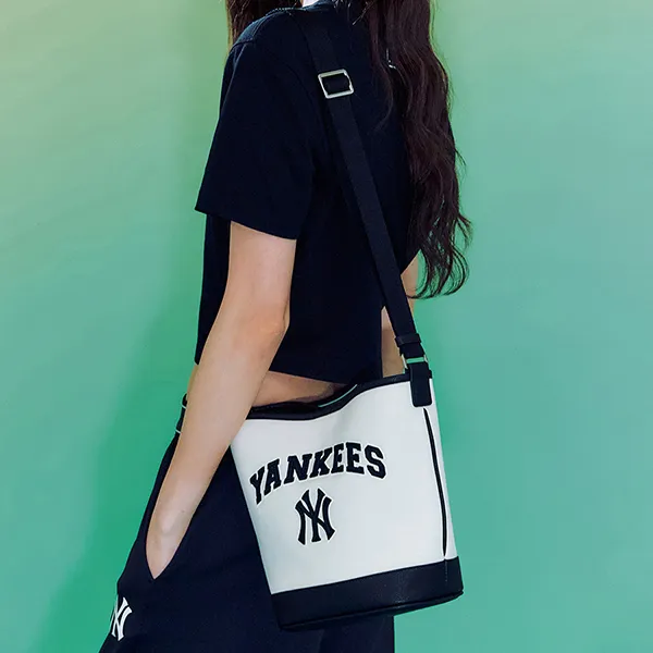 Túi Xách MLB Varsity New York Yankees 3ABMS093N-50CRD Màu Đen Kem