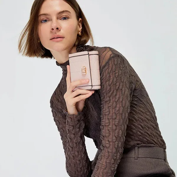 Ví Nữ Lyn Prive Crisp Short Wallets LL23CWS017 Màu Hồng