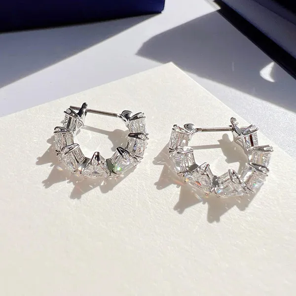 Khuyên Tai Unisex Swarovski 5632467 Ortyx Hoop Earrings Triangle Cut, Small, White, Rhodium Plated Màu Trắng Bạc