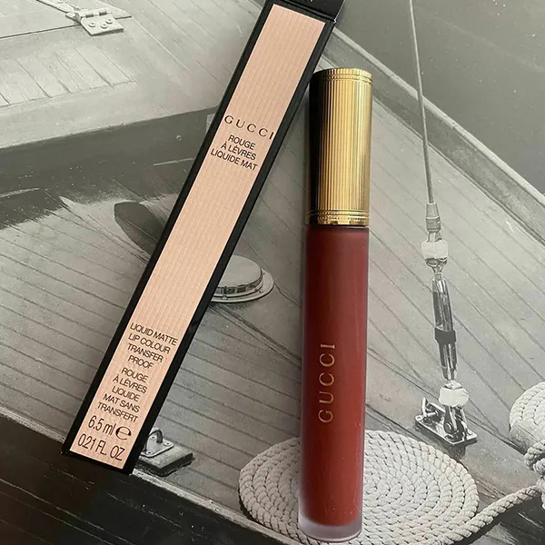 Son Kem Gucci Liquid Matte 521 Nellie Cherrie Màu Đỏ Gạch